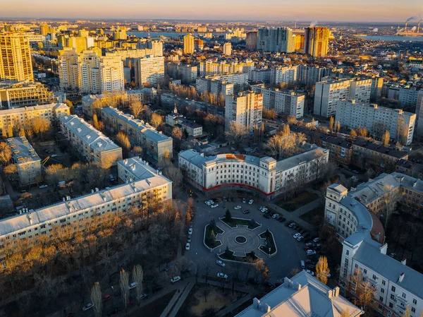 Noite Voronezh skyline, vista aérea de drone — Fotografia de Stock