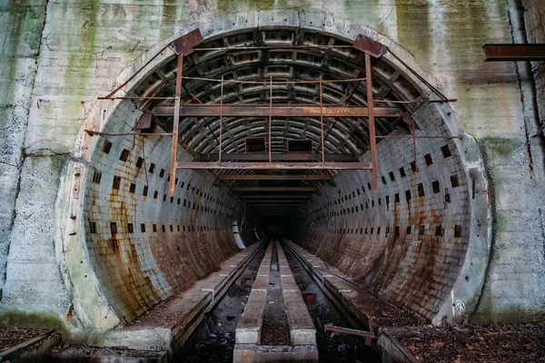 Bejárat nagy kerek földalatti metróalagútba — Stock Fotó
