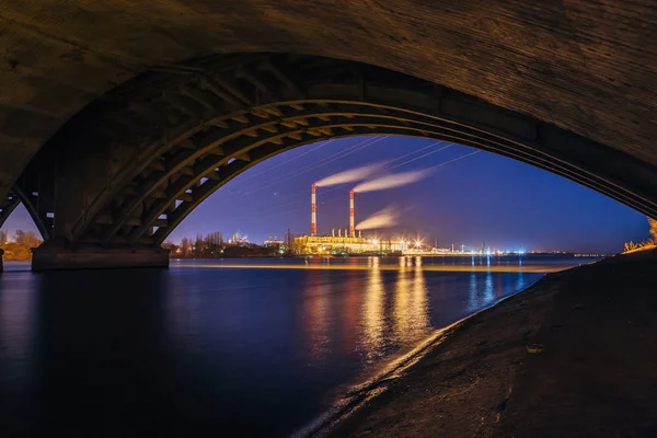 Centrale thermique sous le pont Vogres panorama sur la rivière Voronej — Photo