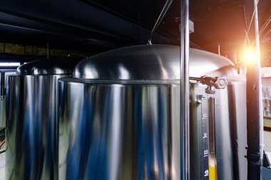 Fermantasyon tankları küçük teknelerde özel bira fabrikalarında
