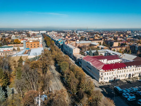 Vladikavkaz, capital de Osetia del Norte. Panorama del centro histórico desde el vuelo del dron — Foto de Stock