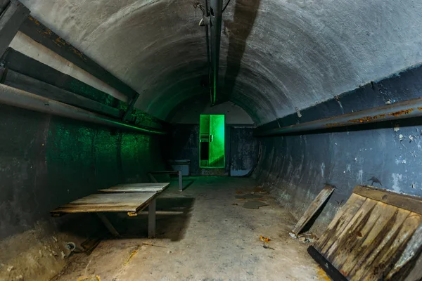 Ciemny opuszczony radziecki bunkier, echo zimnej wojny — Zdjęcie stockowe