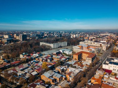 Olykavkaz, Kuzey Osetya 'nın başkenti. İHA uçuşundan tarihi şehir panoraması