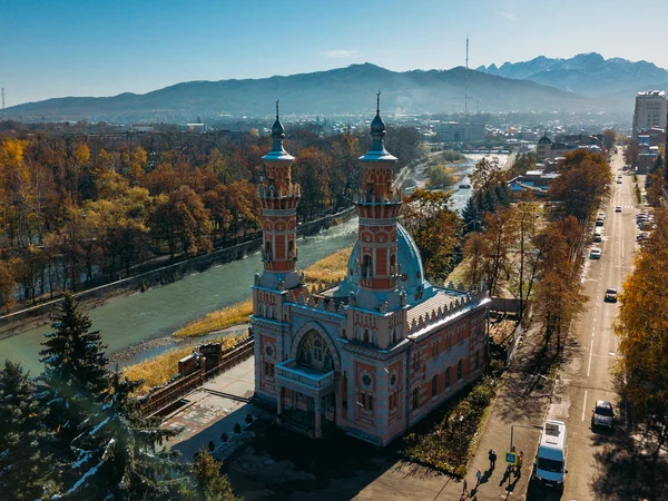 Sunnite Muchtarovmoskén i Vladikavkaz, flygbild — Stockfoto