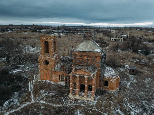 Iglesia abandonada de San Nicolás el Maravilloso en Upper Studenets, región de Lipetsk, Rusia — Foto de Stock