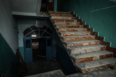 Voronezh Bölgesi 'ndeki eski Orlovka Akıl Hastanesi' nde. Terk edilmiş karanlık akıl hastanesi