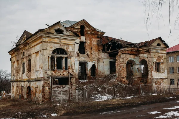 Staré zničené opuštěné sídlo. Gorozhanka, bývalé panství Venevitinov, Voroněžský kraj — Stock fotografie