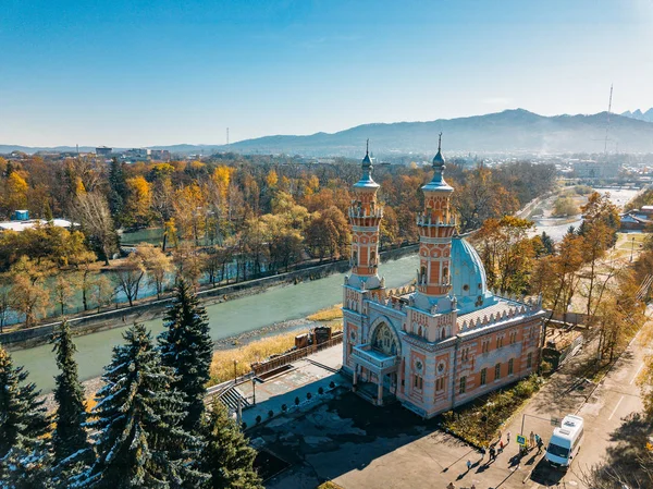 Sunnite Muchtarovmoskén i Vladikavkaz, flygbild — Stockfoto