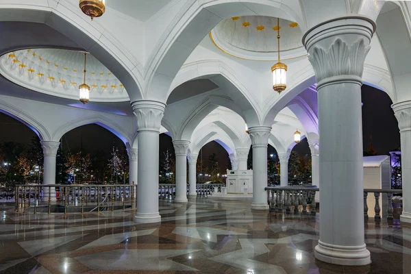 Indah tiang dekat Nabi Muhammad masjid di Shali City, Chechnya, Rusia — Stok Foto