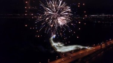 Voronezh 'in üstünde havai fişek, İHA' nın hava görüntüsü.