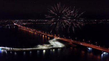 Voronezh 'in üstünde havai fişek, İHA' nın hava görüntüsü.