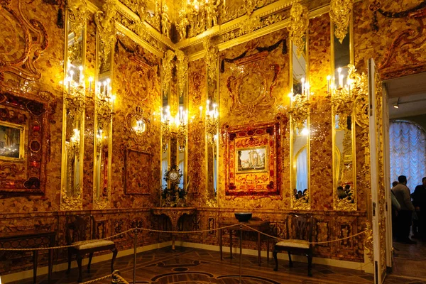 Catherine Palace, Interior of Amber room. St. Petersburg, Russia - Jan. 4 2014 — Stock Photo, Image