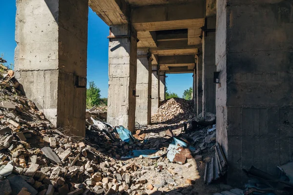 Oude Vernielde Verlaten Fabriek Van Gewapend Beton — Stockfoto