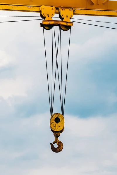 Kranhaken Gegen Blauen Himmel Großaufnahme — Stockfoto