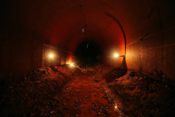 Sombre Sale Inondé Abandonné Voûté Drainage Tunnel — Photo