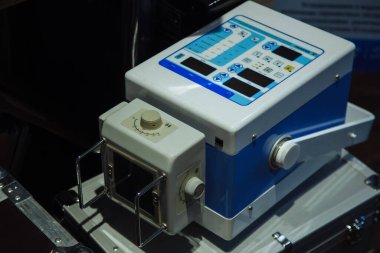 Ambulans arabası için küçük taşınabilir X-ray cihazları.
