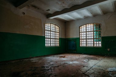 Voronezh Bölgesi 'ndeki eski Orlovka Akıl Hastanesi' nde. Terk edilmiş karanlık akıl hastanesi.