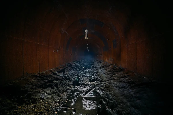 Sombre Sale Inondé Abandonné Voûté Mine Tunnel — Photo