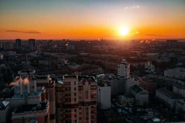 Voronezh 'de günbatımı. Konut alanına hava görüntüsü.