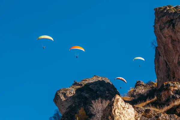 Flying Paragliders Autumn Rocky Mountains — 스톡 사진