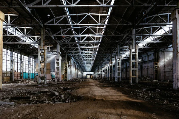 Una Gran Nave Industrial Abandonada Espera Demolición Antigua Fábrica Fabricación — Foto de Stock