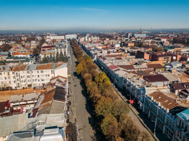 Olykavkaz, Kuzey Osetya 'nın başkenti. İHA uçuşundan tarihi şehir panoraması.