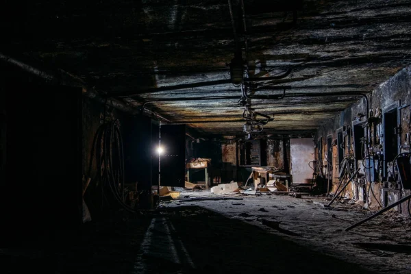 Égett Belső Tér Ipari Épület Alagsorában Falak Fekete Koromban Tűz — Stock Fotó