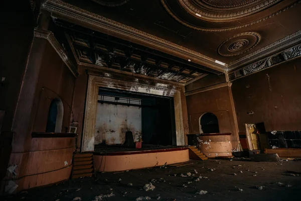 Oud Verbrand Griezelig Verlaten Spooktheater — Stockfoto