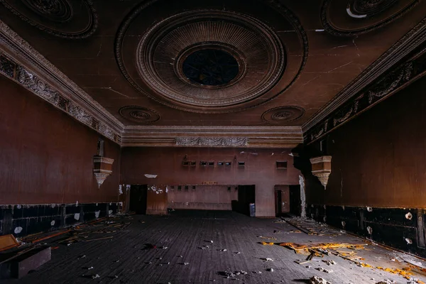 Velho Queimado Assustador Abandonado Arruinado Teatro Assombrado — Fotografia de Stock