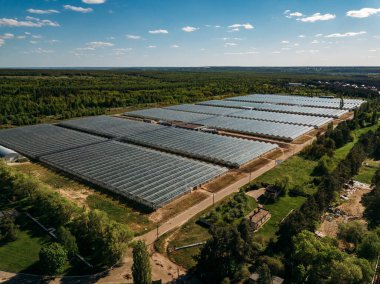 Modern cam seraların insansız hava aracı görüntüsü.