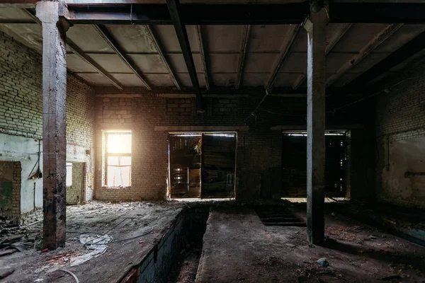 Alte Kaputte Leer Stehende Industriehalle — Stockfoto