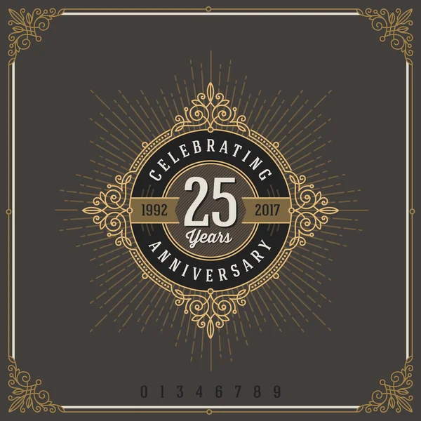 Vintage Anniversario logo emblema con fiorisce elementi ornamentali calligrafici — Vettoriale Stock