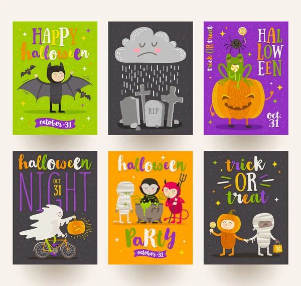 Набор постеров на Хэллоуин или поздравительная открытка с героями мультфильмов, праздничным знаком, символами и типовым дизайном. Векторная иллюстрация . — стоковый вектор