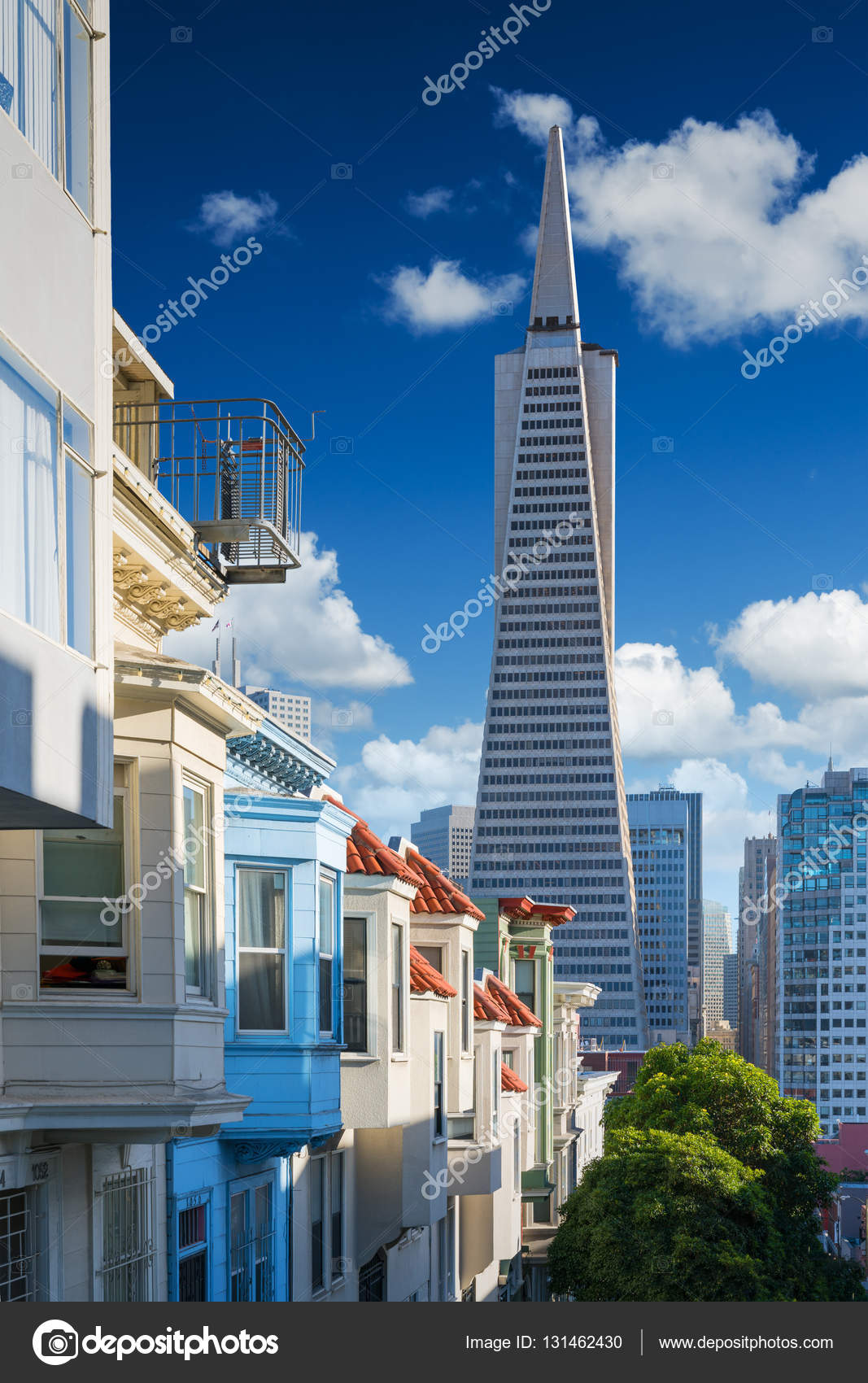 san francisco downtown famous typical buildings in front