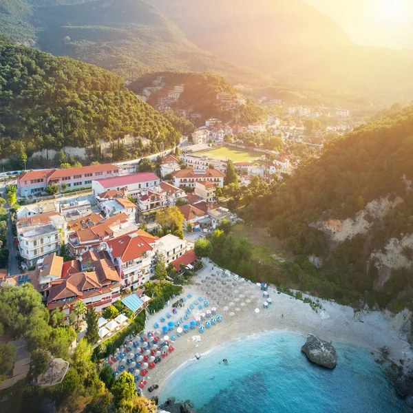 Csodálatos panoráma kikötője - beach Görögország napkeltekor. — Stock Fotó