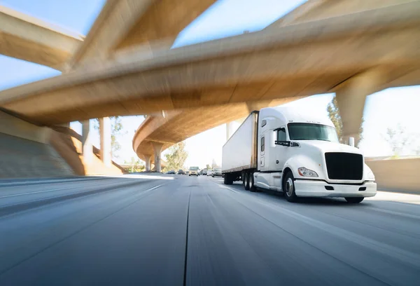 American Style Truck Freeway Pulling Load Transportation Theme Road Cars — Stock Photo, Image