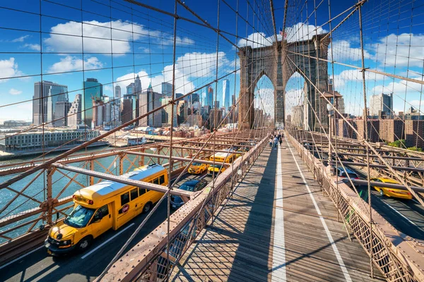 New York City Brooklyn Bridge Dia Ensolarado Com Táxis Táxis — Fotografia de Stock