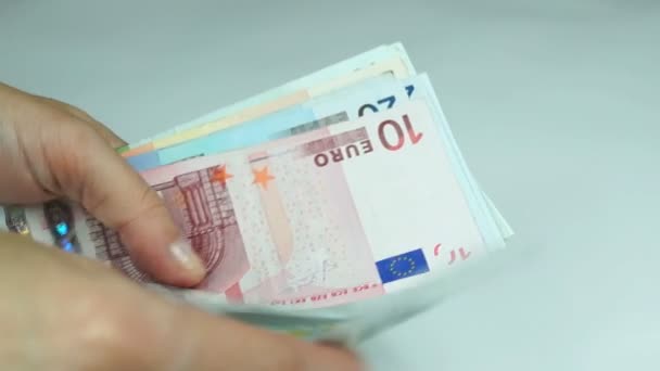 Women counts euro banknotes — Stock Video