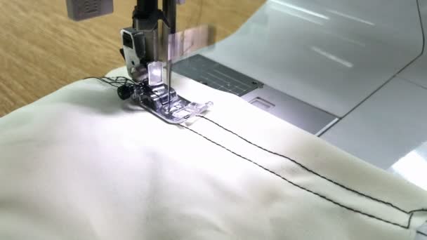 Zigzag stitching with sewing machine — Stock Video