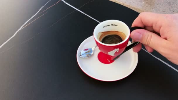 Sofia Bulgária Október 2019 Ivás Julius Meinl Espresso Város Központjában — Stock videók