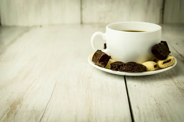 Чашка Кофе Конфеты Белом Фоне — стоковое фото