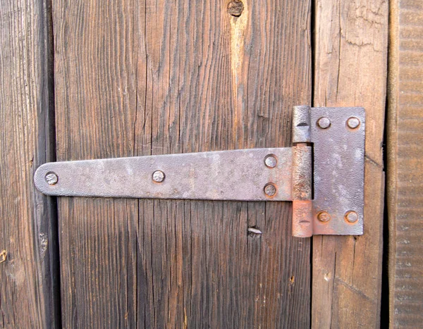 Drzwi Drewniane Stary Zardzewiały Zamek — Zdjęcie stockowe