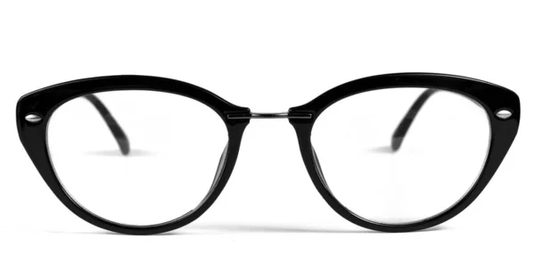 Mulher Bonita Lendo Óculos Pretos Fundo Branco — Fotografia de Stock