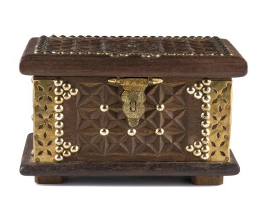 Beyaz arkaplan izolasyonu üzerine tahta tabut, kırpma yolu ile beyaz arkaplan