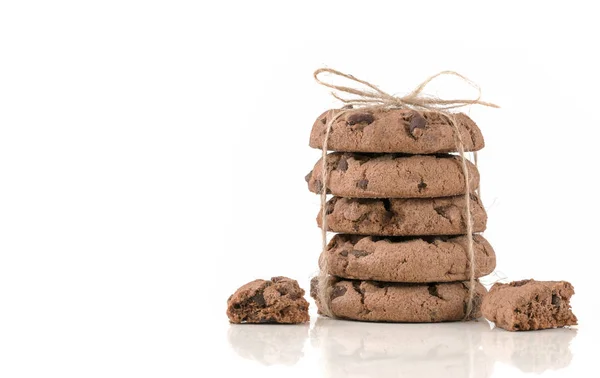 Chocolate Chip Cookies Mit Schokoladenstücken Isoliert Auf Weißem Hintergrund — Stockfoto