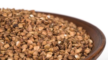 Beyaz arka plan üzerinde izole kase buğday