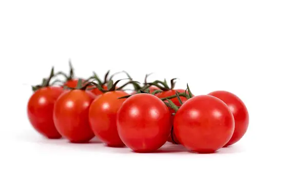 Tomate Cereja Vermelho Isolado Sobre Fundo Branco — Fotografia de Stock