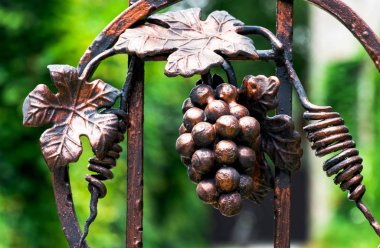 Metal çit elementleri, florid sahte ürün.