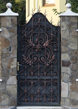 Biçimli metal kapı