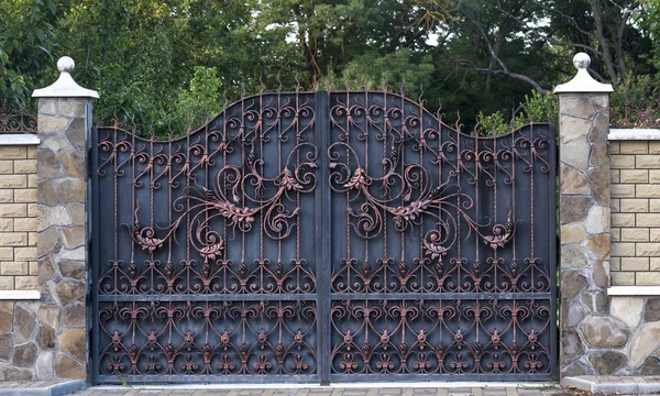 Puertas Portones Falsificados Frente Casa — Foto de Stock